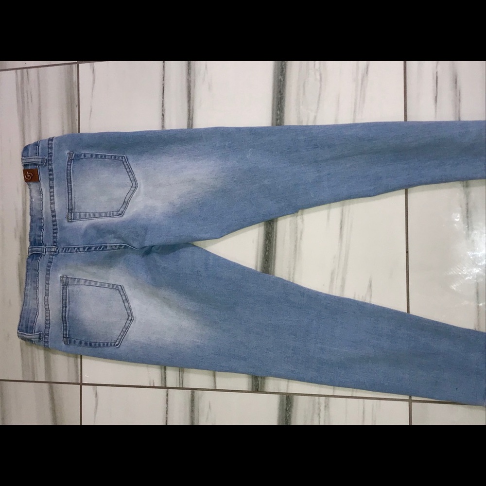 Light washed Blue Ripped Jeans - Picture 3 of 3
